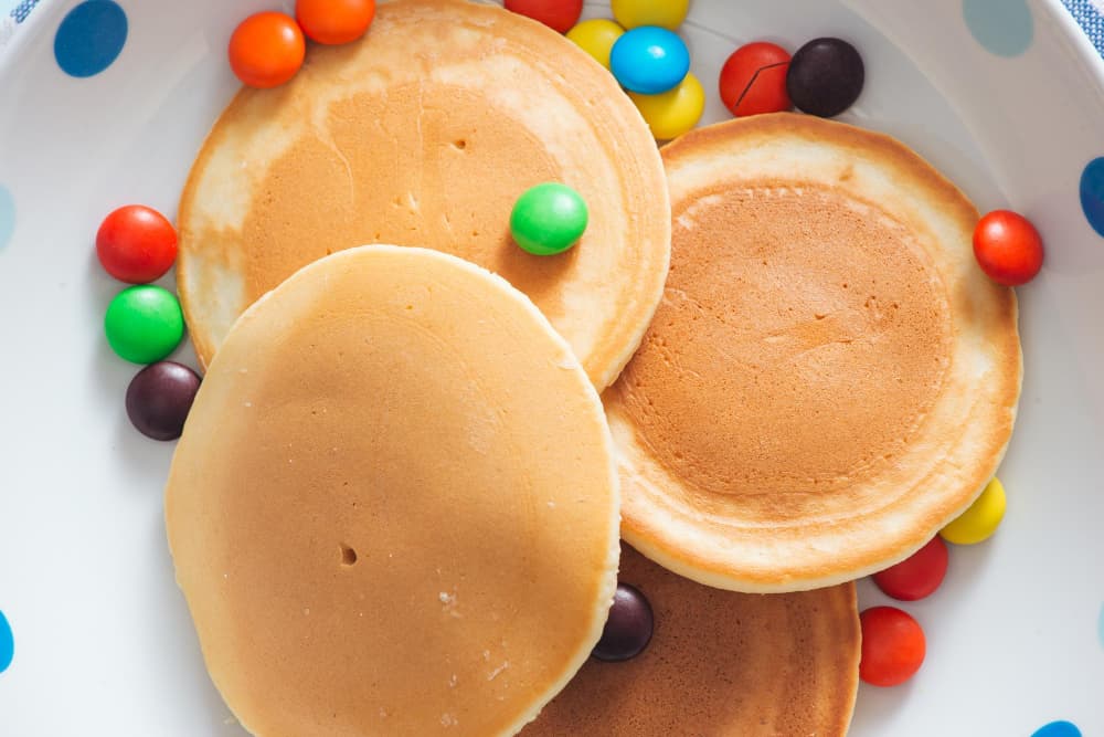 Petit déjeuner pour enfants pancakes