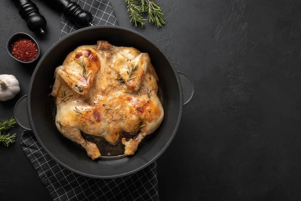 Poularde en cocotte façon grand-mère : La recette fondante qui fait revenir les dimanches d&rsquo;autrefois