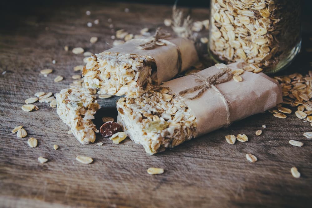 Barres de céréales maison aux flocons d’avoine : la recette ultra-gourmande qui rend accro (prête en 20 Minutes)